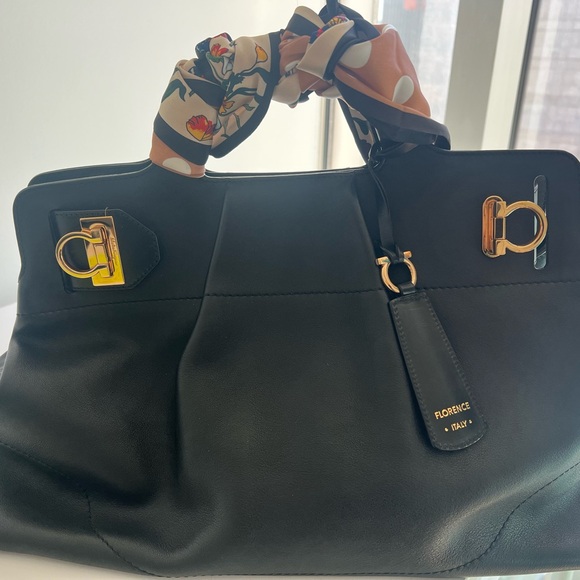 Salvatore Ferragamo Purse - Picture 7 of 7